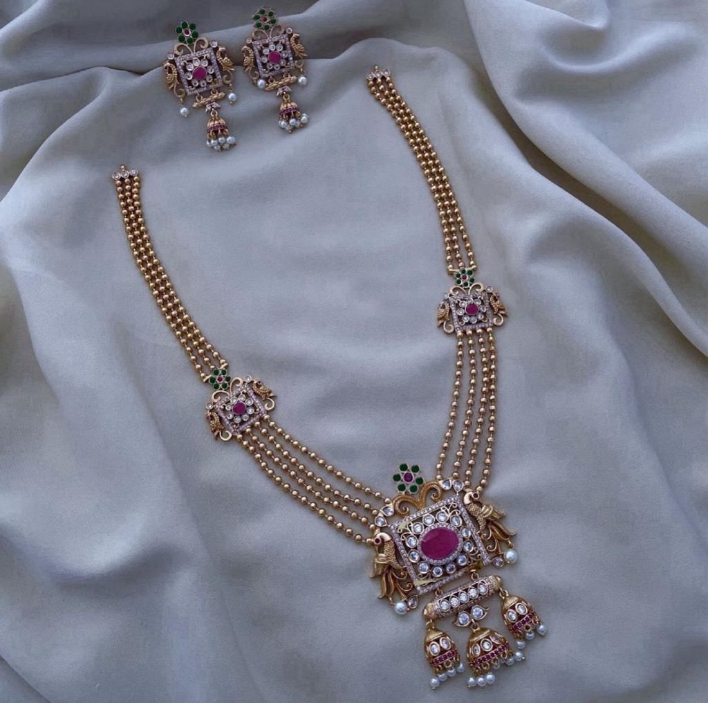 Antique jewellery set for women